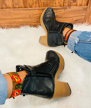 Load image into Gallery viewer, Xochilt Boot - Black
