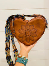 Load image into Gallery viewer, Corazón Crossbody Purse