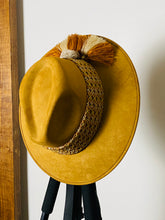 Load image into Gallery viewer, Cholulo Suede Hat