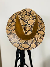 Load image into Gallery viewer, Cristobal Vinyl Hat