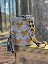 Load image into Gallery viewer, Wayúu Corazón Bag