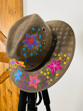 Load image into Gallery viewer, Flor Hand Embroidered Hat