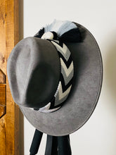 Load image into Gallery viewer, Cholulo Suede Hat
