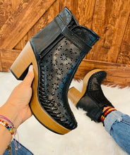 Load image into Gallery viewer, Xochilt Boot - Black