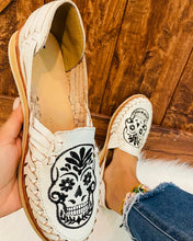 Load image into Gallery viewer, Calavera Huarache - White
