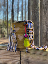 Load image into Gallery viewer, Wayúu Corazón Bag