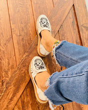 Load image into Gallery viewer, Calavera Huarache - White