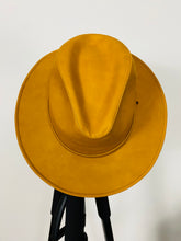 Load image into Gallery viewer, Cristobal Vinyl Hat