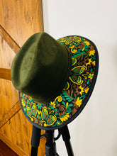 Load image into Gallery viewer, Flower Suede Hat