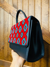 Load image into Gallery viewer, Presumida Crossbody Purse