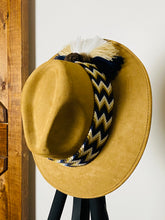 Load image into Gallery viewer, Cholulo Suede Hat