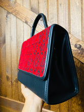 Load image into Gallery viewer, Presumida Crossbody Purse