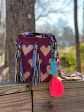 Load image into Gallery viewer, Wayúu Corazón Bag