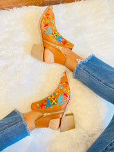Load image into Gallery viewer, Regina Heels - Tan