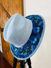 Load image into Gallery viewer, Flower Suede Hat