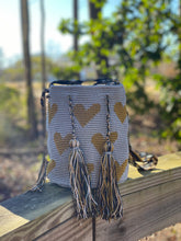 Load image into Gallery viewer, Wayúu Corazón Bag