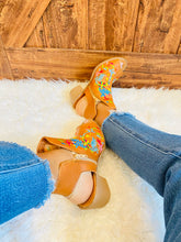 Load image into Gallery viewer, Regina Heels - Tan