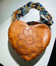 Load image into Gallery viewer, Corazón Crossbody Purse