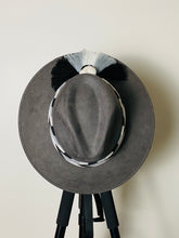 Load image into Gallery viewer, Cholulo Suede Hat