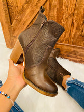 Load image into Gallery viewer, Paulina Boot