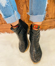 Load image into Gallery viewer, Xochilt Boot - Black