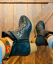 Load image into Gallery viewer, Xochilt Boot - Black
