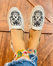 Load image into Gallery viewer, Calavera Huarache - White