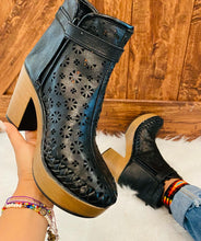 Load image into Gallery viewer, Xochilt Boot - Black