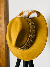 Load image into Gallery viewer, Cholulo Suede Hat