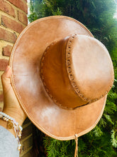 Load image into Gallery viewer, Azteca Leather Hat