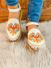 Load image into Gallery viewer, Otomi  Platform- White