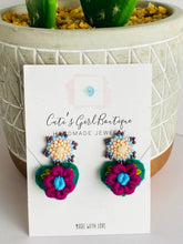 Load image into Gallery viewer, Corazoncito Earring