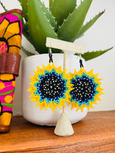 Load image into Gallery viewer, Sunflower’s Earrings
