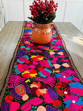 Load image into Gallery viewer, Abuelita Mantel - Table Runner
