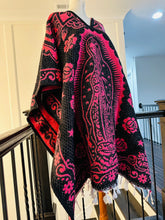 Load image into Gallery viewer, Poncho / Gabán Mexicano
