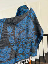 Load image into Gallery viewer, Poncho / Gabán Mexicano
