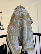 Load image into Gallery viewer, Poncho/Gabán Mexicano /Gorro
