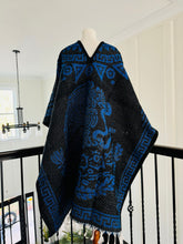 Load image into Gallery viewer, Poncho / Gabán Mexicano
