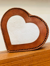 Load image into Gallery viewer, Corazon Cow Purse
