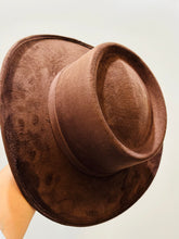 Load image into Gallery viewer, Gallero Suede  Hat
