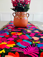 Load image into Gallery viewer, Abuelita Mantel - Table Runner
