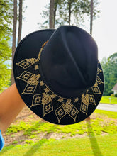 Load image into Gallery viewer, Huichol Suede Hat
