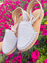 Load image into Gallery viewer, Alpargata Huarache - White

