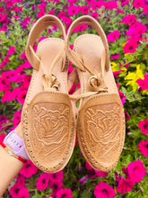 Load image into Gallery viewer, Alpargata Huarache - Tan
