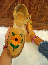 Load image into Gallery viewer, Girasol Huarache
