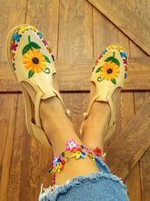 Load image into Gallery viewer, Girasol Multicolor Huarache
