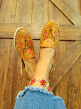 Load image into Gallery viewer, Cowgirl huarache
