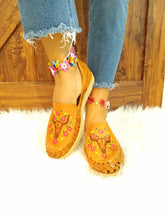Load image into Gallery viewer, Cowgirl huarache
