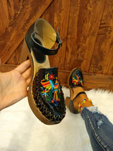 Load image into Gallery viewer, Otomi Block Heels
