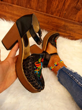 Load image into Gallery viewer, Otomi Block Heels
